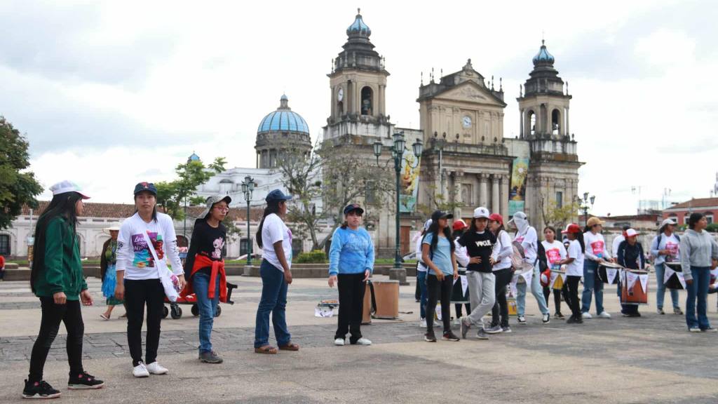 Niñas piden por sus derechos en la Plaza de la Constitución | Álex Meoño