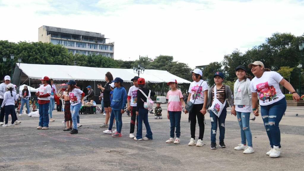Niñas piden por sus derechos en la Plaza de la Constitución | Álex Meoño
