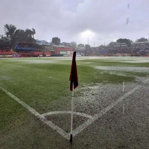 Así lució el estadio Manuel Felipe Carrera de El Trébol tras una fuerte lluvia 