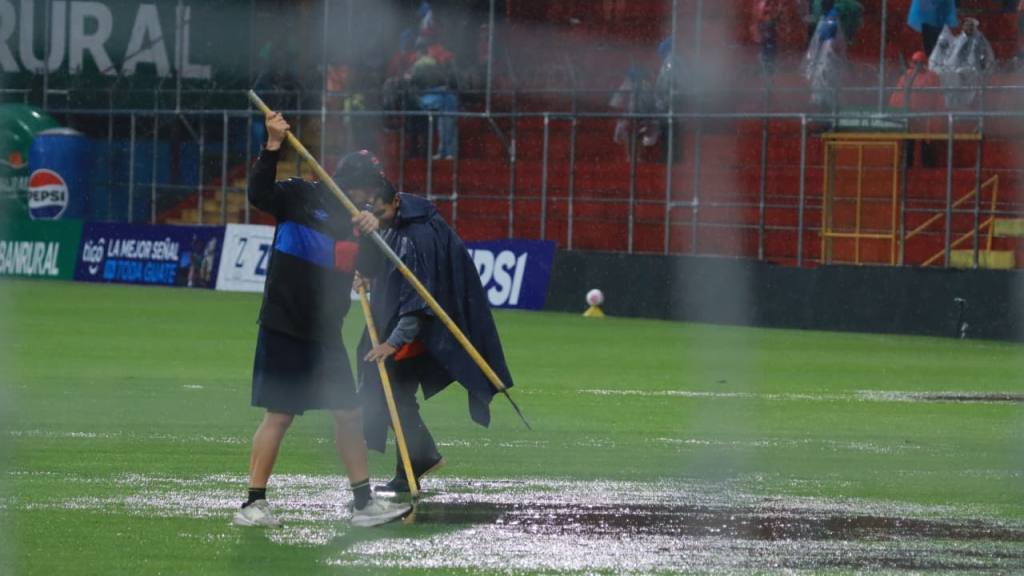 Municipal vs. Cobán Imperial suspendido por lluvia  | Alex Meoño 