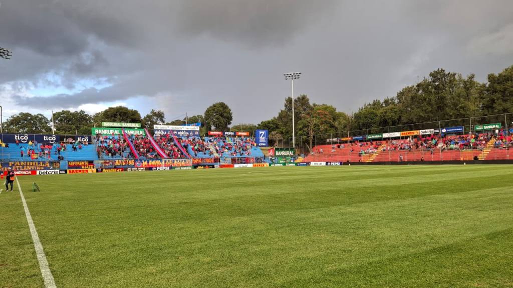 Municipal vs. Cobán Imperial suspendido por lluvia  | Alex Meoño 