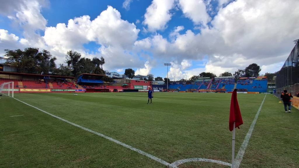 Municipal vs. Cobán Imperial suspendido por lluvia  | Alex Meoño 