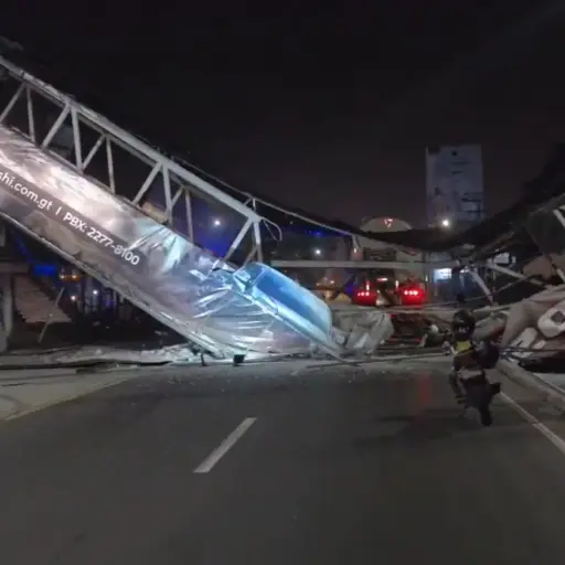 Pasarela colapsada. ,Captura de pantalla X