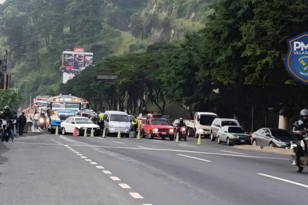 Autoridades viales pidieron precaución por los desvíos en la CA9-Sur., PMT de Villa Nueva.