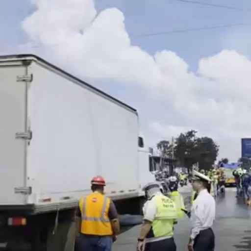 Los vehículos empezaron a circular por la calzada Atanasio Tzul. ,Captura de pantalla. 