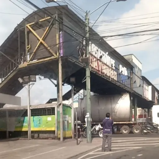 Varios usuarios en redes sociales mostraron imágenes de complicaciones en la Calzada Aguilar Batres. ,Redes sociales.