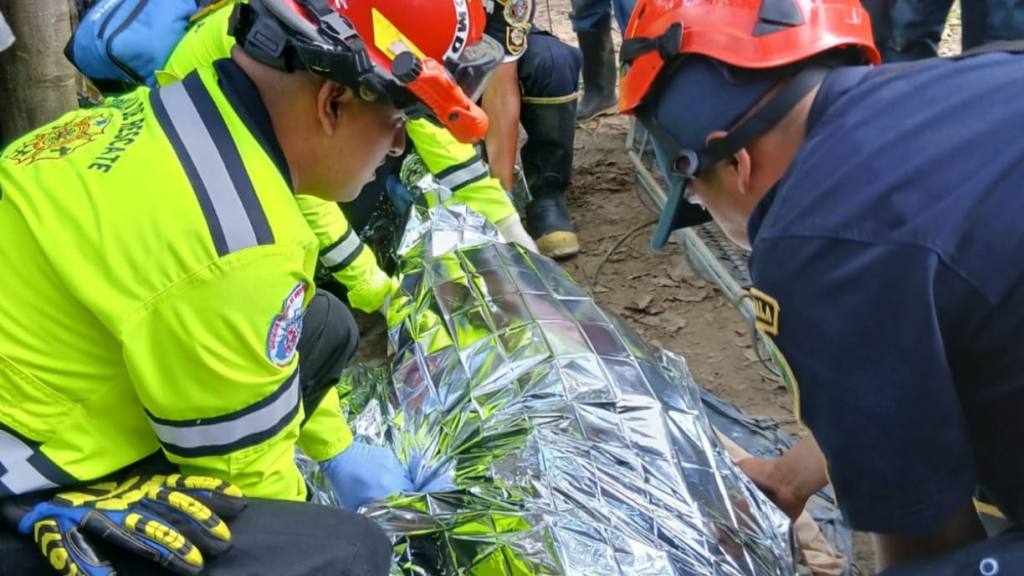 Joven fue arrastrado por río Cuilco cuando sacaba una pelota | Bomberos Municipales Departamentales