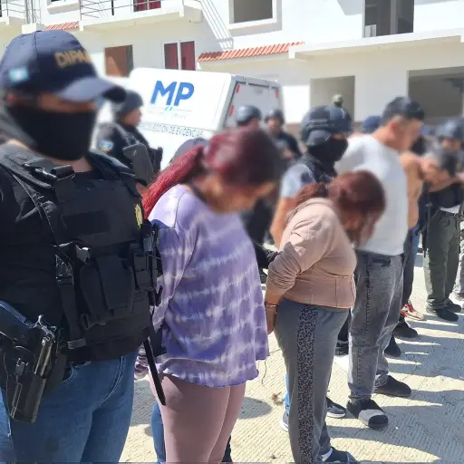 El MP presentó a los reos fugados y los otros detenidos en el marco del operativo de recaptura.  ,Ministerio Público.
