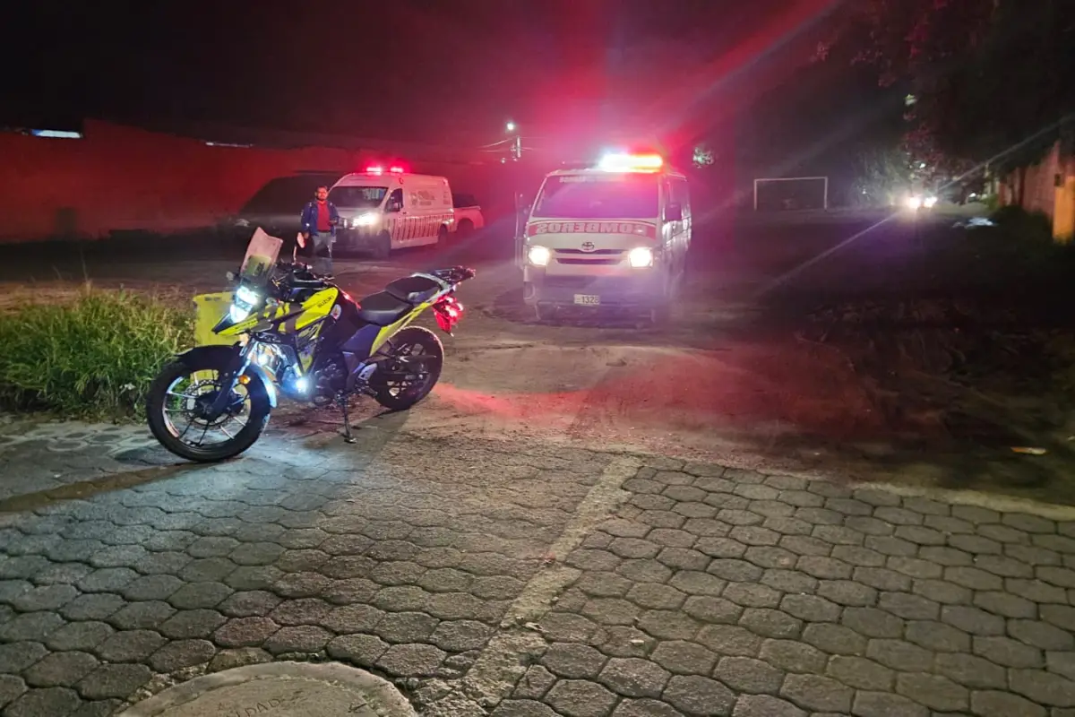 Las autoridades iniciaron investigaciones para tratar de dar con los autores del tiroteo en Antigua Guatemala., Bomberos Voluntarios.