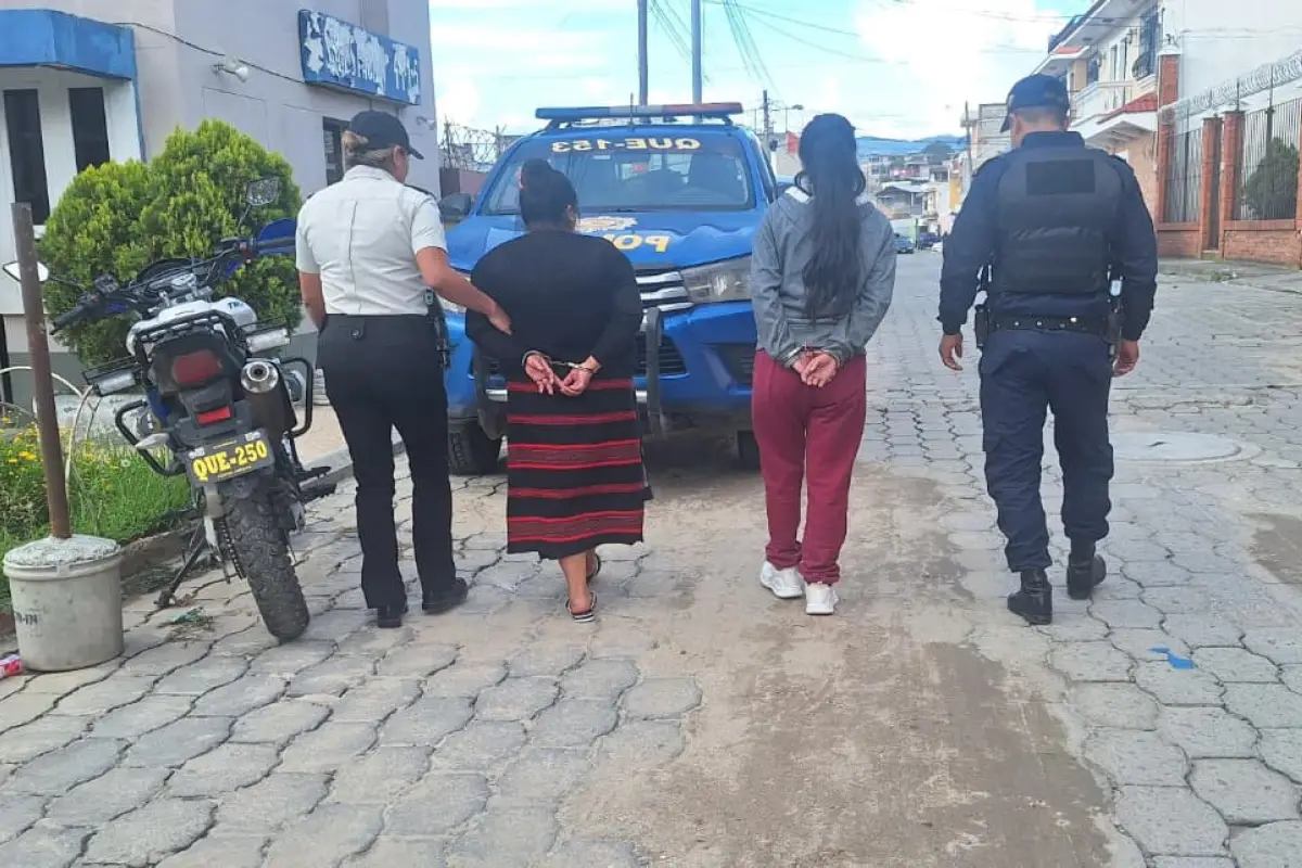 Ambas detenidas fueron llevadas a un juzgado para solventar su situación legal., PNC de Guatemala.