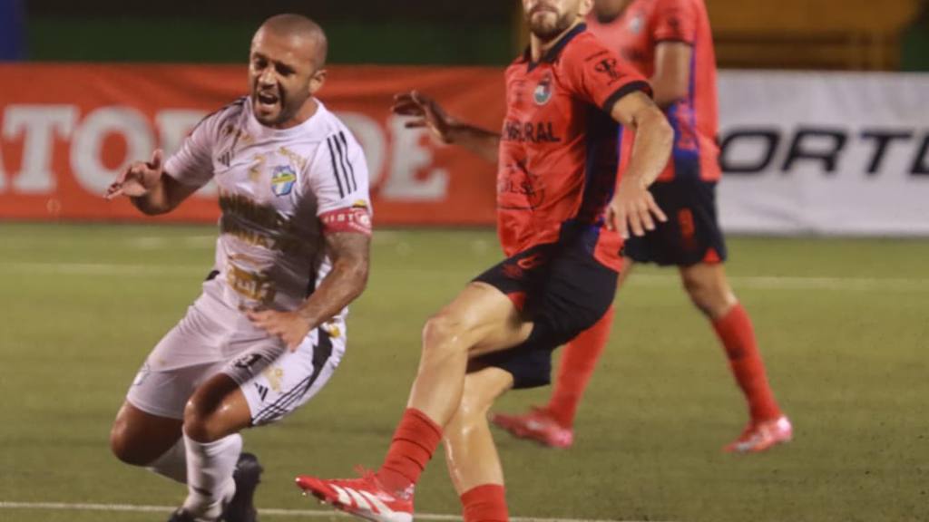 Clásico 335: Comunicaciones vs. Municipal | Alex Meoño