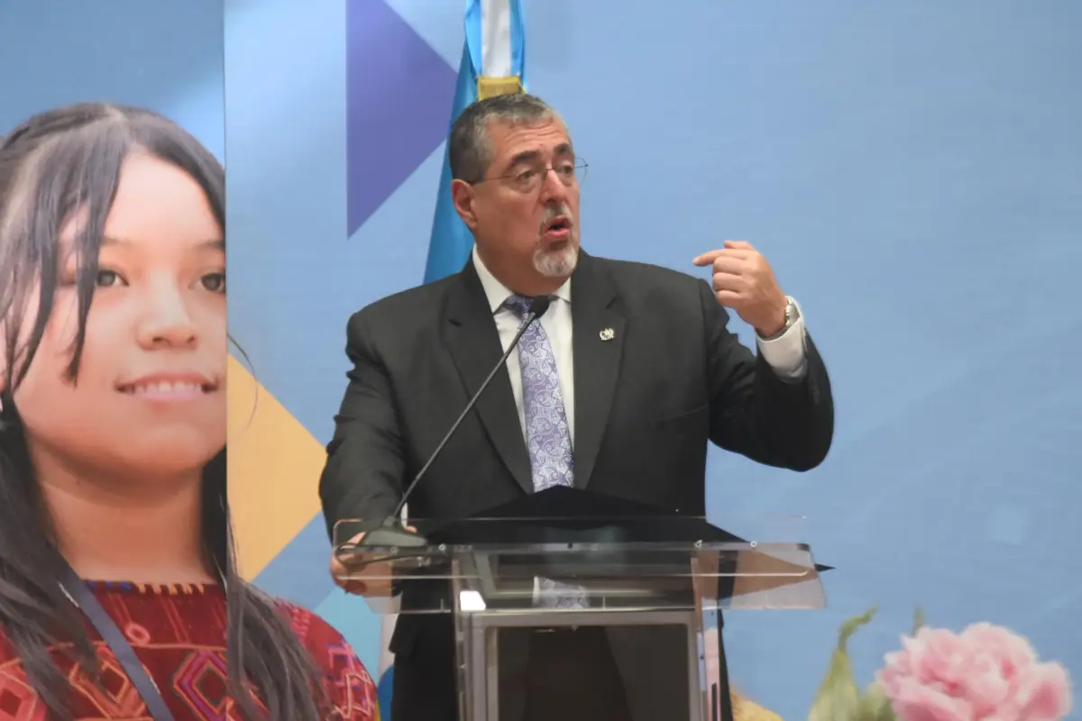 El presidente Bernardo Arévalo durante la conferencia de prensa "La Ronda", el lunes 6 de octubre., Omar Solís/Emisoras Unidas