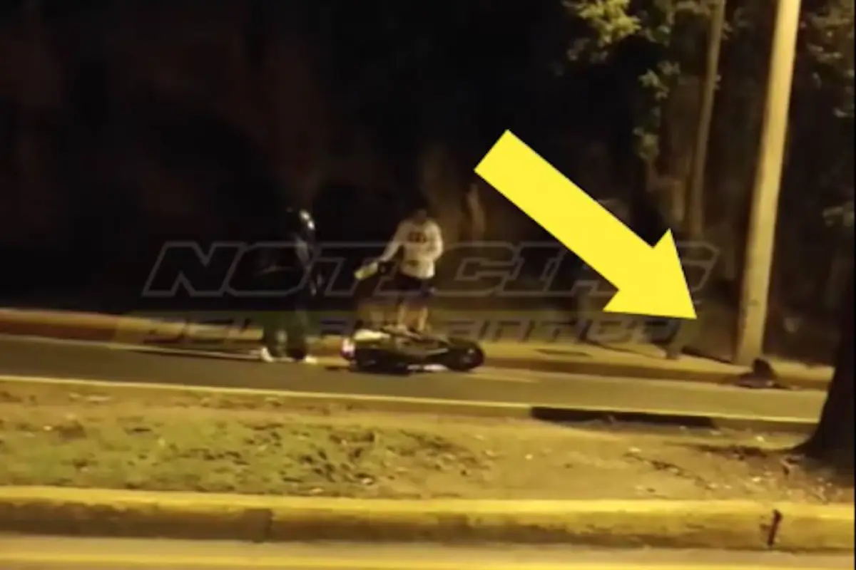 Motorista accidentado en zona 18., Captura de pantalla video Facebook.