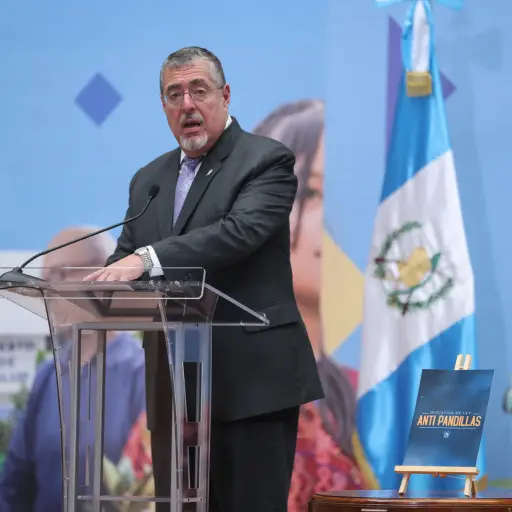 El presidente de Guatemala, Bernardo Arévalo de León, habla durante una rueda de prensa este lunes, en el Palacio Nacional de la Cultura de Ciudad de Guatemala (Guatemala) , EFE/ Mariano Macz