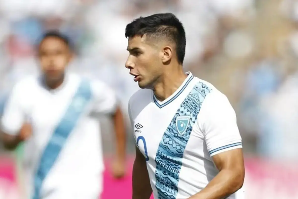 Jesús López defendiendo la camisola de la Selección Nacional de Guatemala 