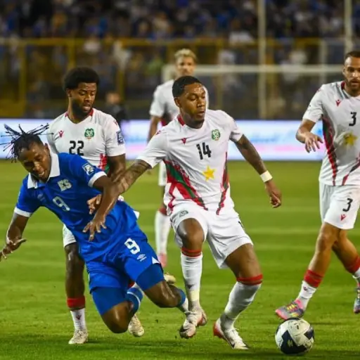El Salvador vs Surinam en el Cuscatlán. ,Selección de El Salvador
