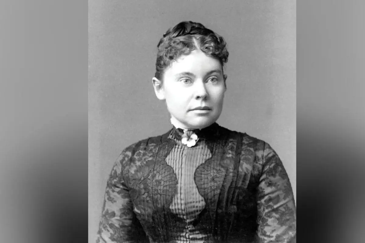 Lizzie Borden, Redes sociales
