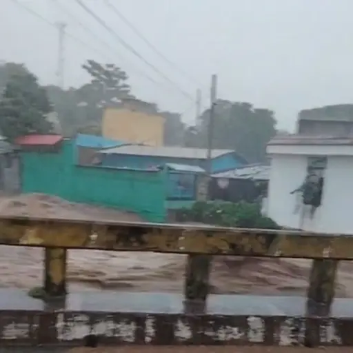 Imágenes compartidas en redes sociales mostraron como el río Icán incrementó su caudal. ,Captura de pantalla. 