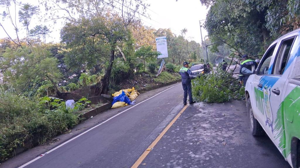 Derrumbe afecta la ruta hacia aldea Colmenas, Villa Canales | PMT de Villa Canales