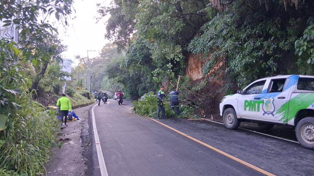 Derrumbe afecta la ruta hacia aldea Colmenas, Villa Canales | PMT de Villa Canales