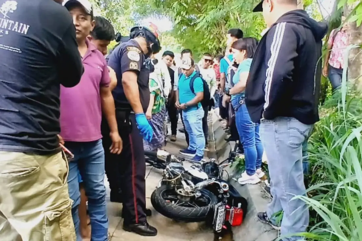 El accidente ocurrió frente a una gasolinera de la Ruta Nacional 7E., Bomberos Municipales Departamentales. 