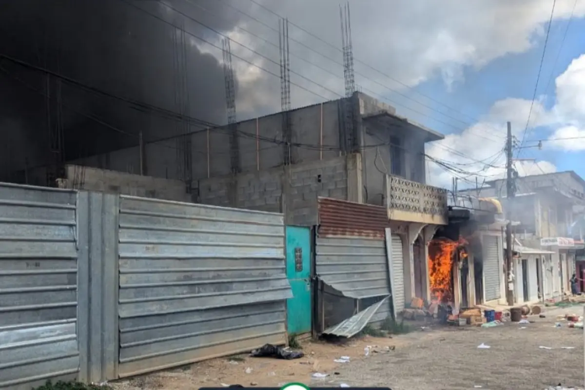 El local de la zona 1 de San José Poaquil reportó pérdidas materiales tras el incidente. , Bomberos Municipales Departamentales. 