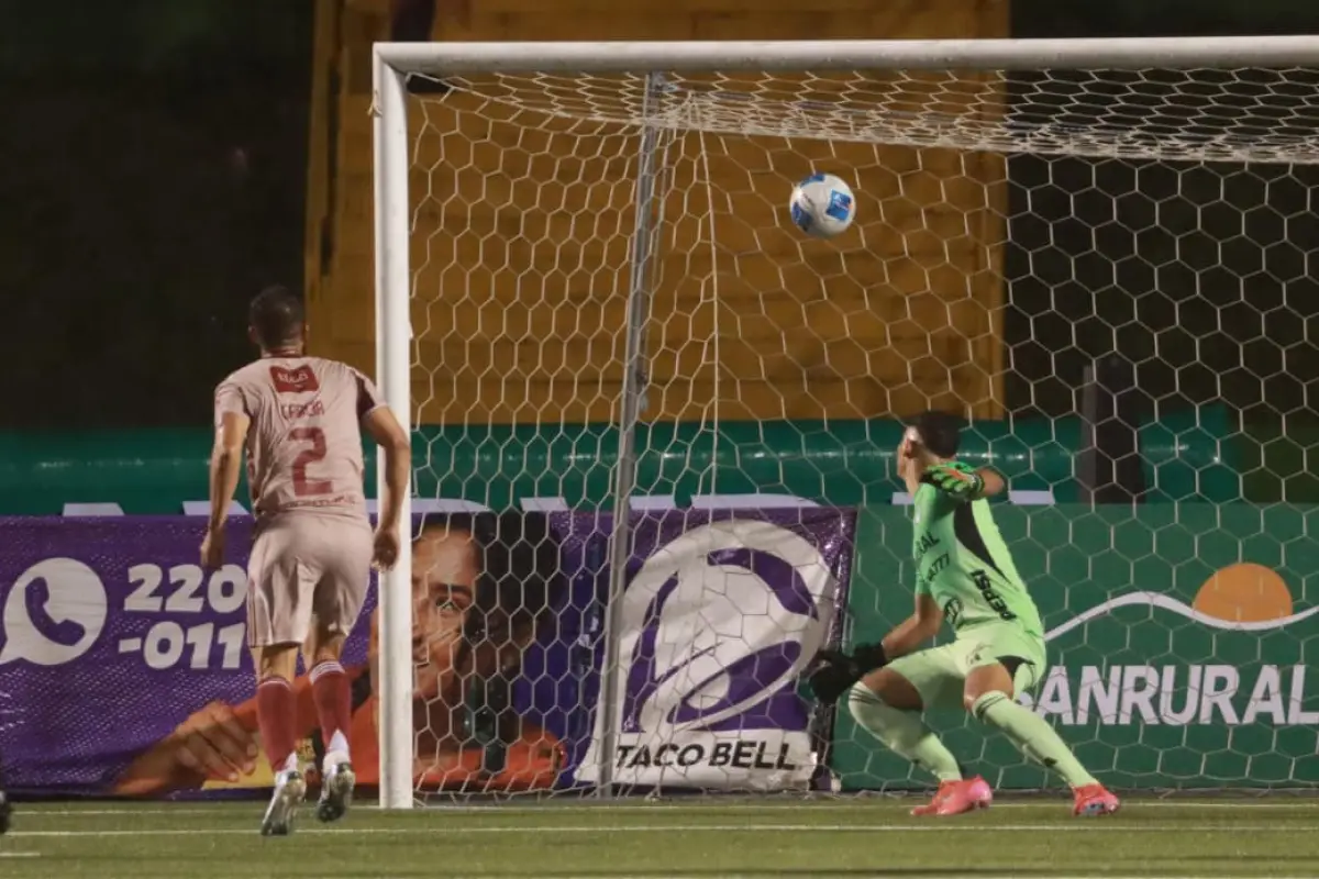 Derrota de Comunicaciones ante Mixco - Alex Meoño