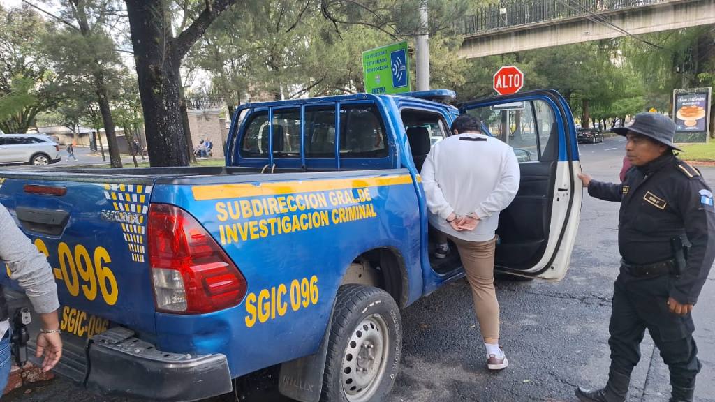 Operativos contra taxis pirata dejan un hombre capturado | PNC de Guatemala.