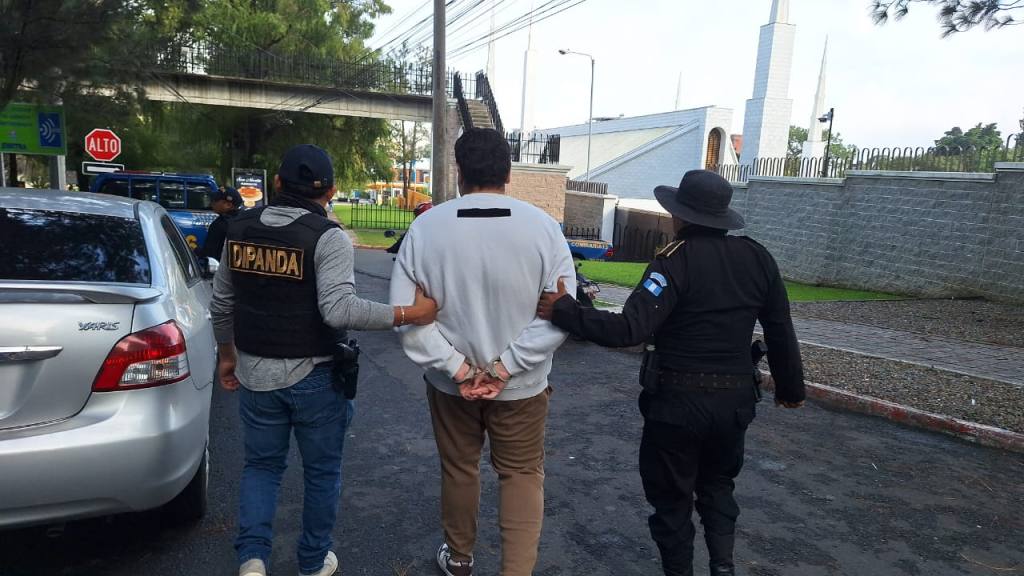 Operativos contra taxis pirata dejan un hombre capturado | PNC de Guatemala.