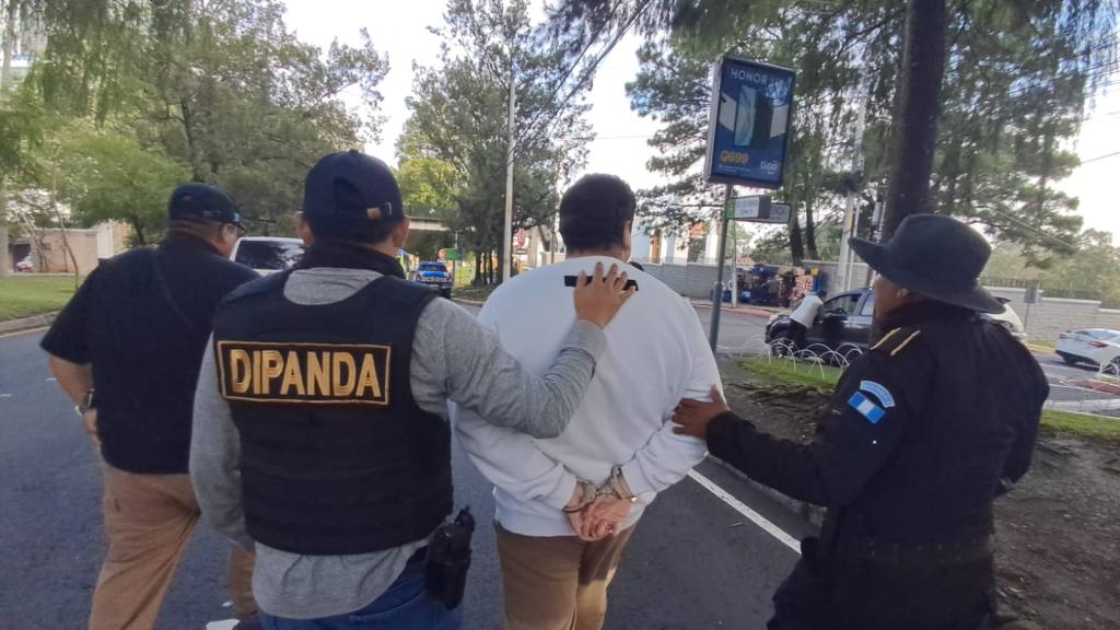 Operativos contra taxis pirata dejan un hombre capturado | PNC de Guatemala.