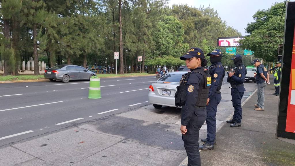 Operativos contra taxis pirata dejan un hombre capturado | PNC de Guatemala.