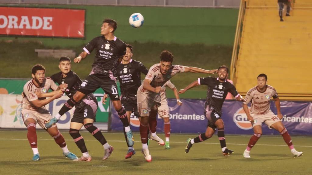 Partido entre Comunicaciones y Mixco - Jornada 13 Apertura 2025 | Alex Meoño