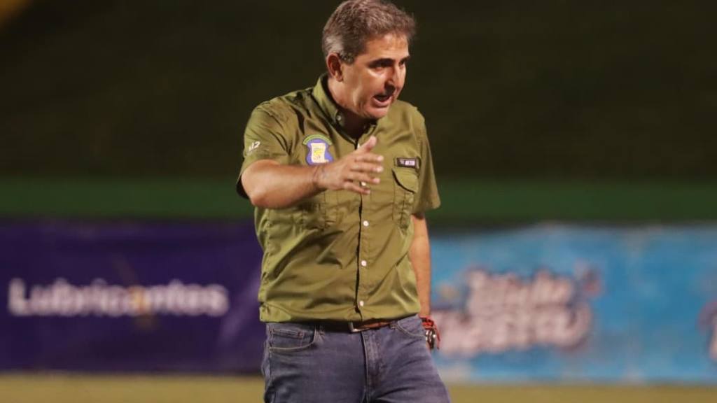 Fabricio Benítez, técnico del Deportivo Mixco | Alex Meoño