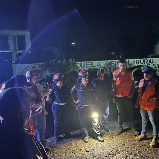 Autoridade de Conred, vecinos y Bomberos Municipales Departamentales participaron en la evacuación. ,Conred.