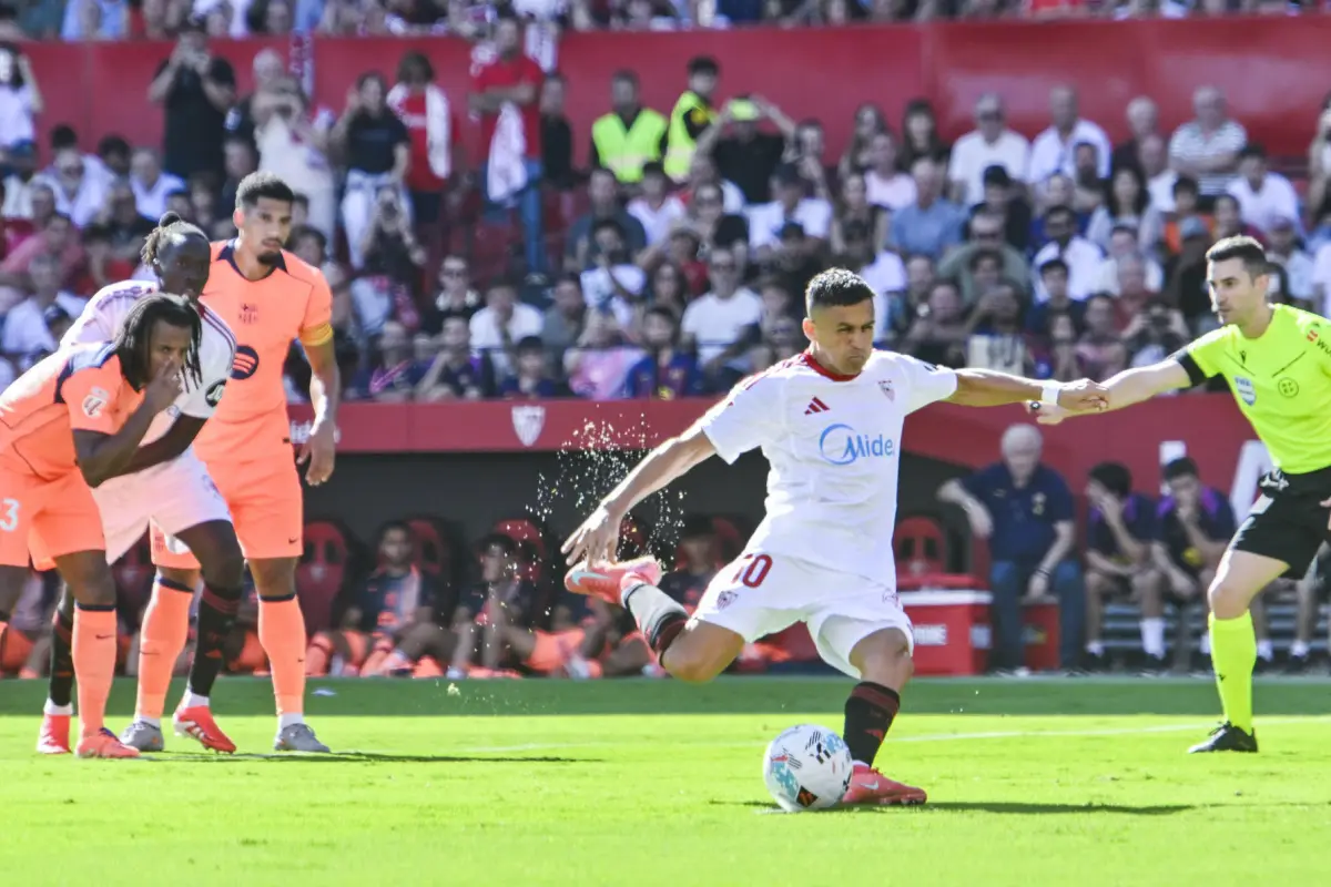 Penal de Alexis Sánchez ante el FC Barcelona - EFE