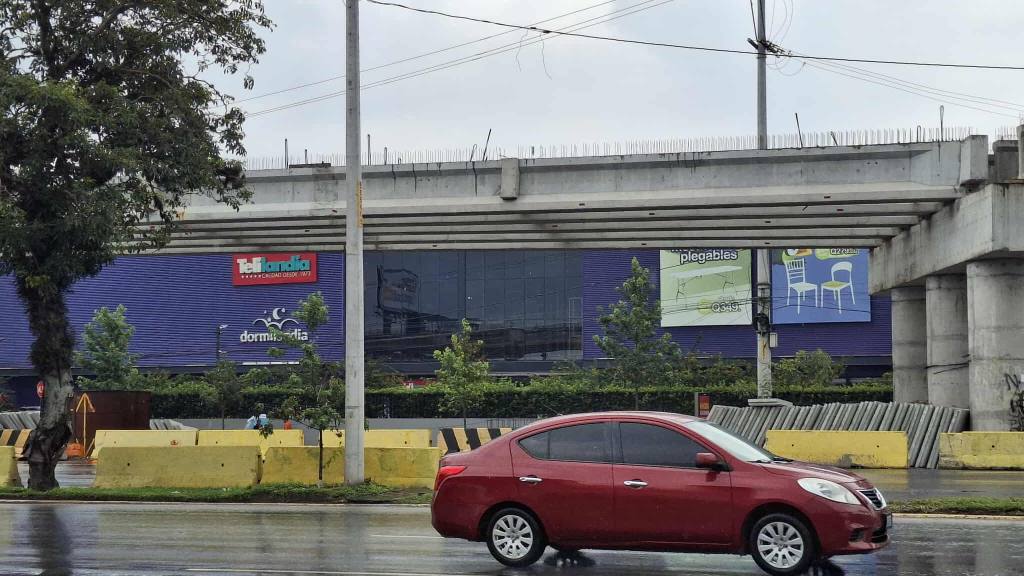 Construcción de desnivel con avances en calzada Roosevelt | Álex Meoño