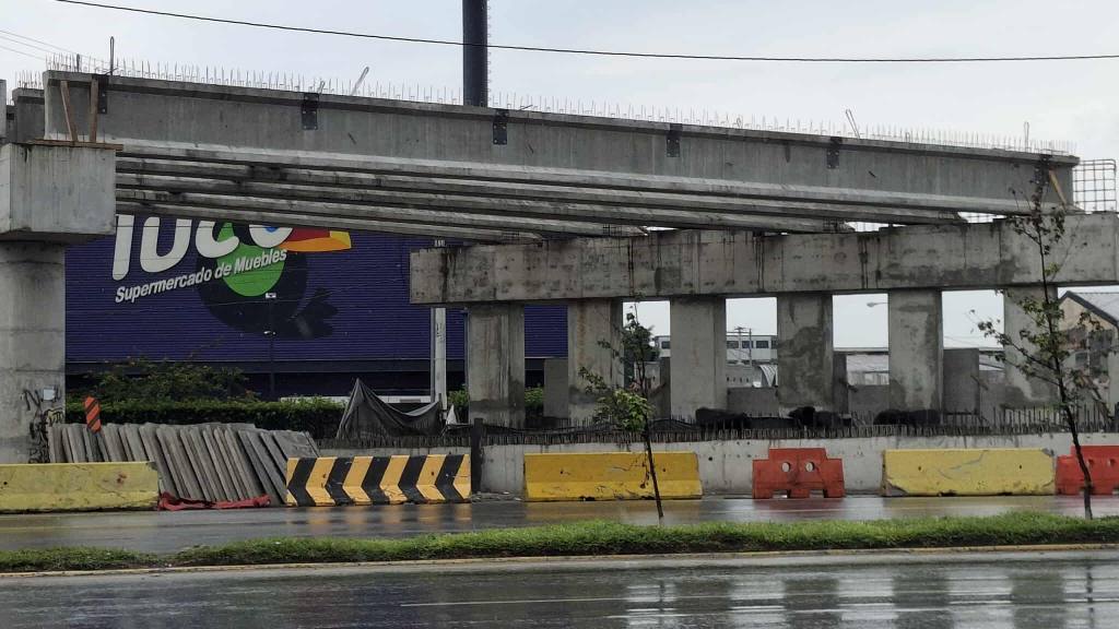 Construcción de desnivel con avances en calzada Roosevelt | Álex Meoño