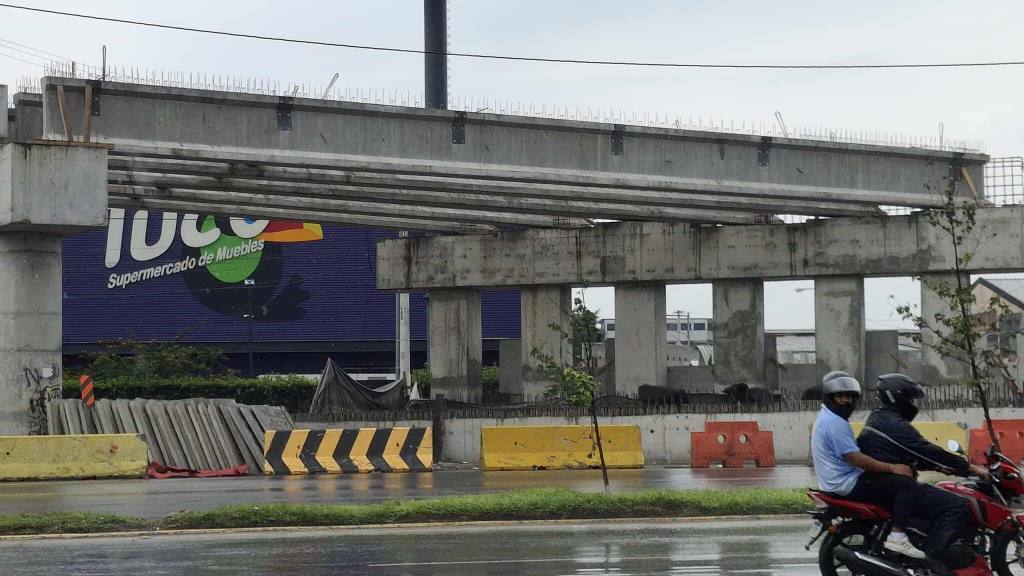 Construcción de desnivel con avances en calzada Roosevelt | Álex Meoño