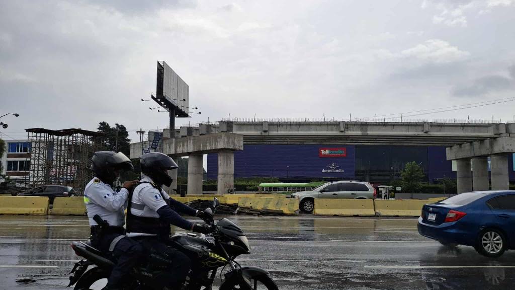 Construcción de desnivel con avances en calzada Roosevelt | Álex Meoño