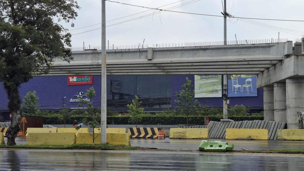 Construcción de desnivel con avances en calzada Roosevelt | Álex Meoño