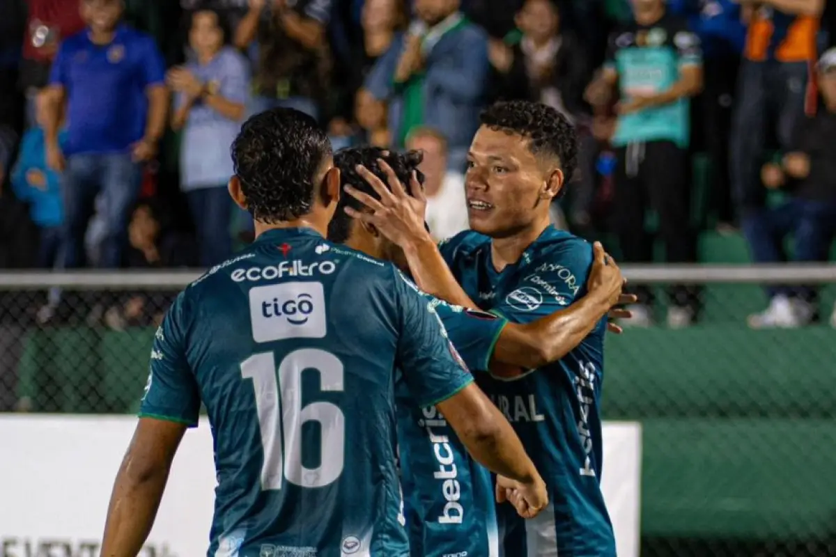 José Espinoza da triunfo al Antigua G. F. C. sobre Xelajú 