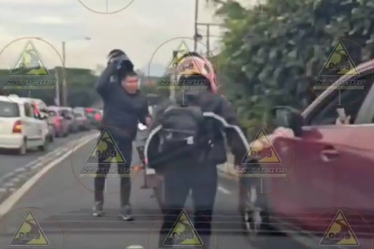 Motorista agrede a conductora de camioneta en ruta al Atlántico. , Captura de pantalla video X.