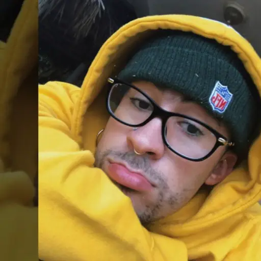 Asesor de Trump critica a Bad Bunny. ,Redes sociales.