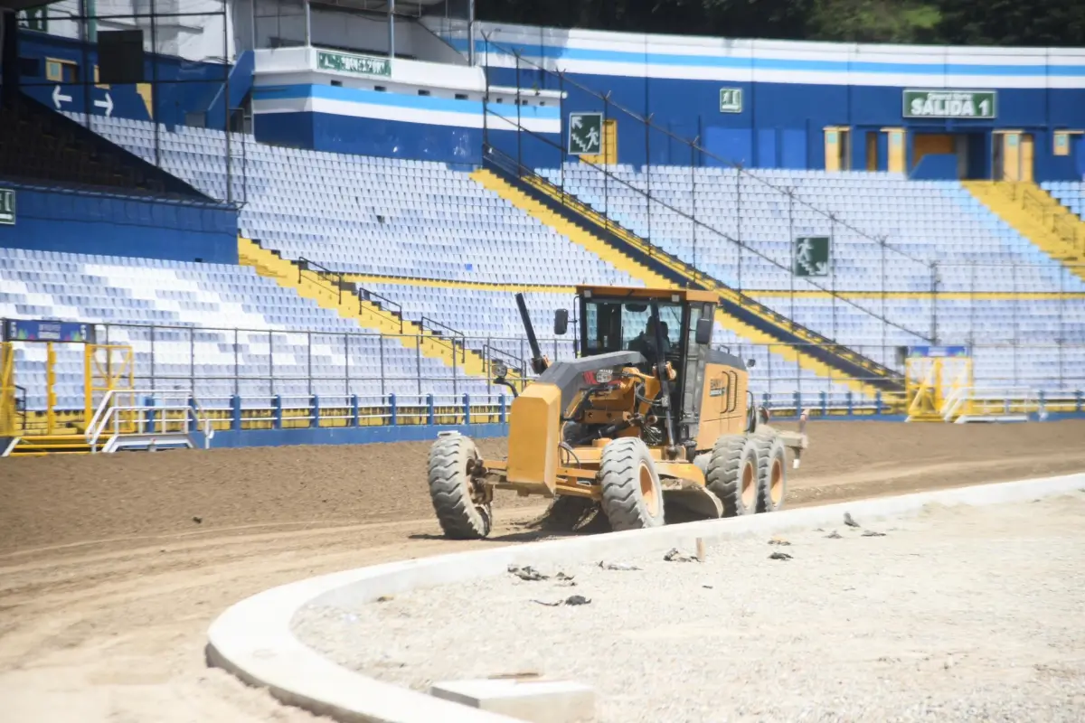 Actualmente el estadio Nacional Doroteo Guamuch Flores sigue en plena remodelaciÃ³n de su pista de tarÃ¡n y gramilla 