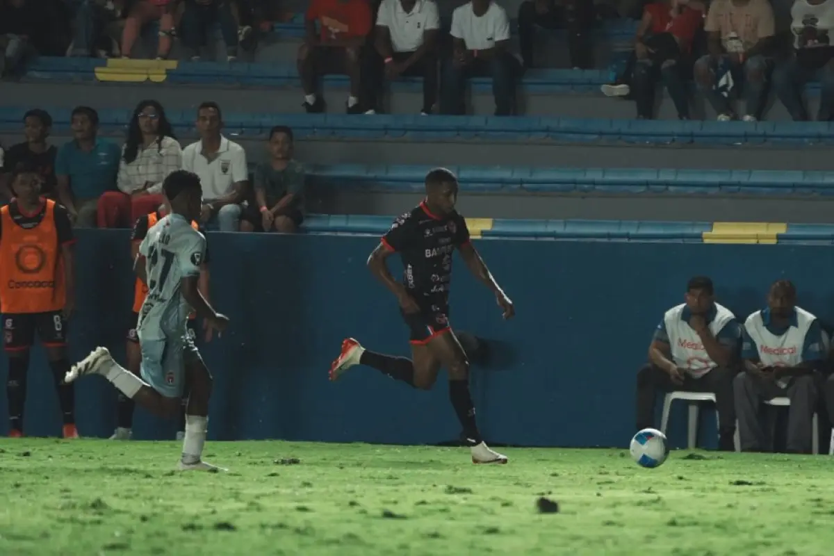 Romario da Silva fue elegido el Jugador del Partido entre San Miguelito y Xelajú 