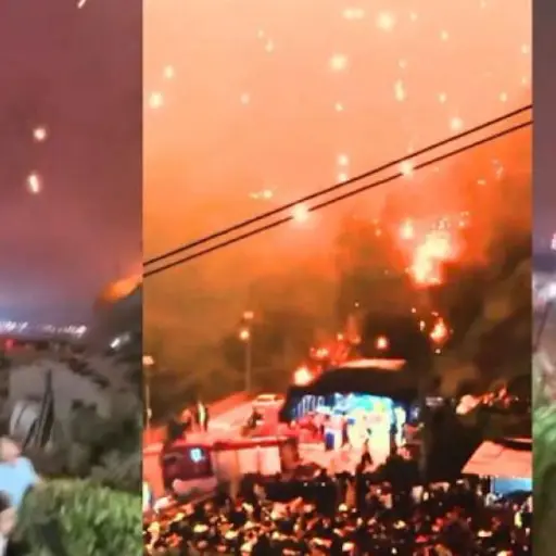 Pánico en un show de drones y fuegos artificiales en China. ,Captura de pantalla videos X.