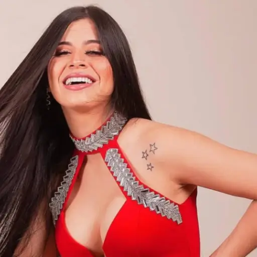 Paola Caldera ,Instagram