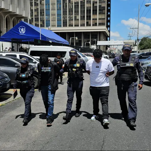 Intentaron huir en moto. ,PNC