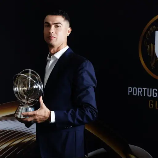 El astro luso recibió un reconocimiento especial.  ,Redes sociales.