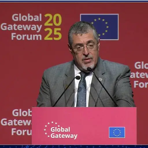 El presidente Bernardo Arévalo durante su participación en el Global Gateway Forum 2025. ,.